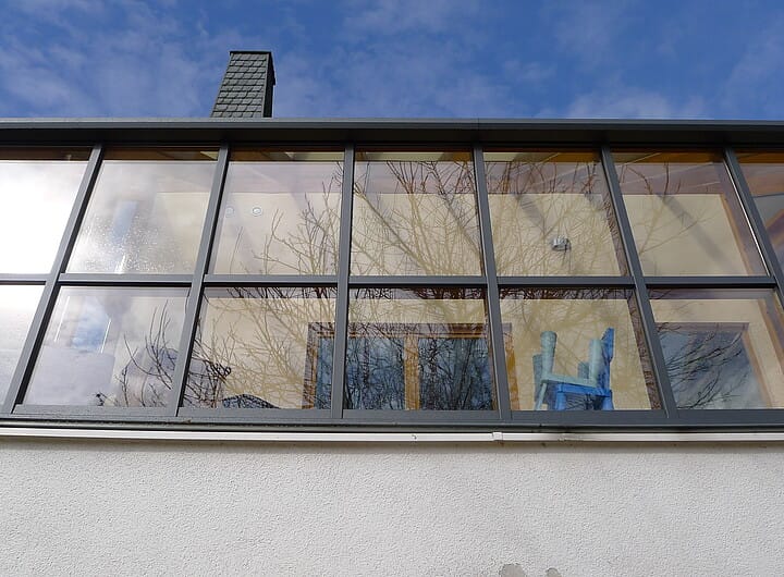 Fertig sanierter Wintergarten mit neuer Aluminiumschale und ausgetauschter Verglasung