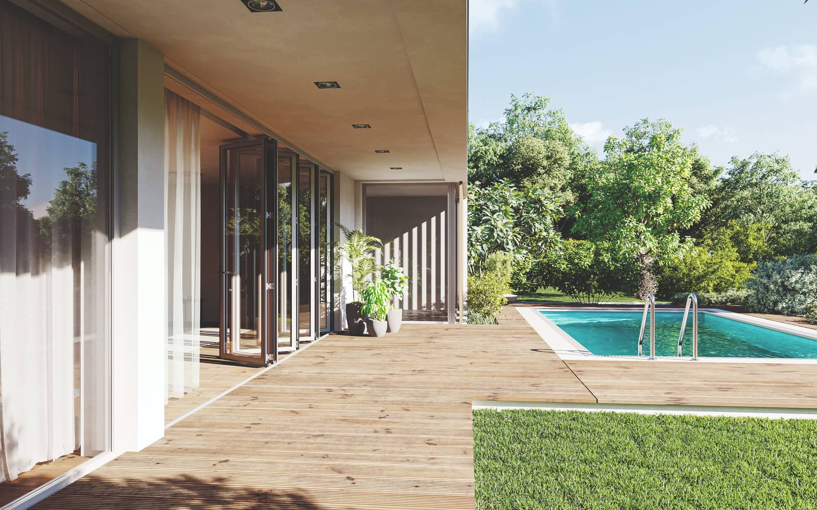 Vollständig geöffnete Faltglaswand zwischen Wohnraum und Holzterrasse, Pool und Garten im Hintergrund