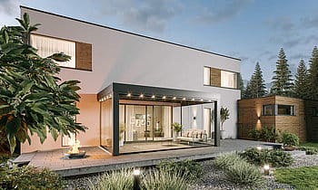 Moderne Stadtvilla mit Aluminium-Glas-Terrassenüberdachung im Abendlicht
